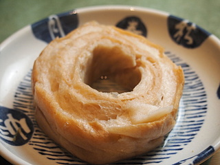 Spiral core-patterned gluten bread